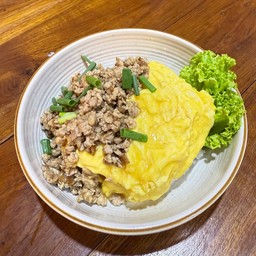 ข้าวไข่ข้นหมูสับ (Creamy Omelette with Minced Pork)
