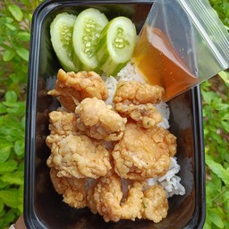 ข้าวไก่ทอดซอสน้ำปลา