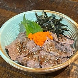 A6 ข้าวหน้าเนื้อวากิวเทอริยากิ / ထမင်းပါဝါကျုနွားသားဟင်းး