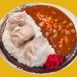 ข้าวแกงกะหรี่กระดูกอ่อนหมูตุ๋น