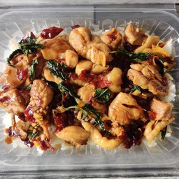 ข้าวกะเพราไก่ (เนื้อหนัง)