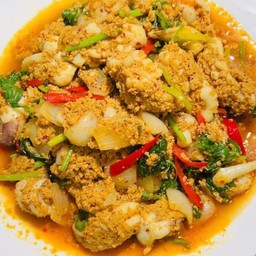 ผัดผงกะหรี่ ราดข้าว