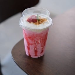 Pinky Lover สตรอเบอร์รี่ครีมชีสนมชมพูปั่น