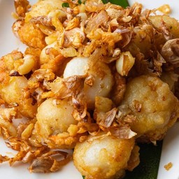 หอยเชลล์ทอดกระเทียม