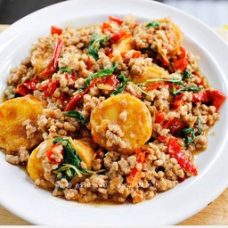 กะเพราเต้าหู้ หมูสับ ราดข้าว