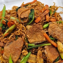 ผัดมาม่าใส่ไข่