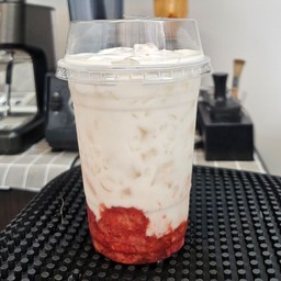 นมสดสตอเบอรี่