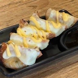 M6 เกี๊ยวซ่าชีส 5 ชิ้น / ကီယိုးဆား5ခုကီယိုးဆားအချဉ်ရေထည့်