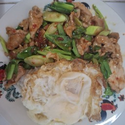 ข้าวคะน้าหมูชิ้นไข่ดาว