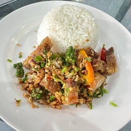 ข้าวหมูกรอบคั่วพริกเกลือ