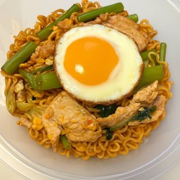 สุกี้แห้งหมูไข่ดาว