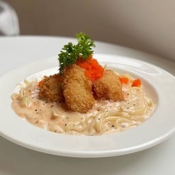 สปาเก็ตตี้ครีมไข่กุ้งปลาทอด