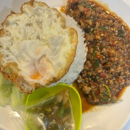 ข้าวผัดกระเพรา