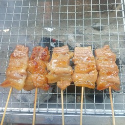 หมูปิ้ง ไก่ย่าง เอื้ออาทรหทัยราษฎร์