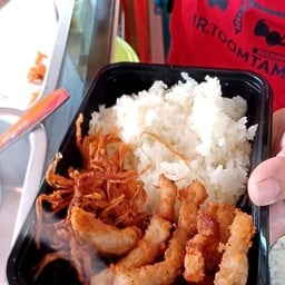 หมูทอดเจ๊อ้วน ตลาดศรีตรัง