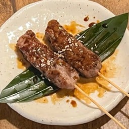 M11 เนื้อย่างเสียบไม้ 2ไม้ / နွားသားကင်၂ခု