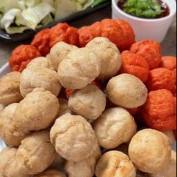 ลูกชิ้นปลาระเบิด ทอด ใหม่ สด สะอาด