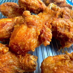 ไก่ทอด หมูทอด ส้มตำ (ตำติดปีก)