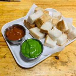 ปังอบไอน้ำ ฟรี สังขยาชาไทย + สังขยาใบเตย