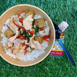 กะเพราหมูชิ้น (พิเศษ)