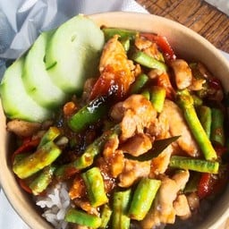 ข้าวราดผัดพริกแกง