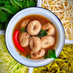 ขนมจีนแกงป่าลูกชิ้น