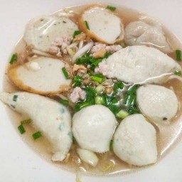ก๋วยเตี๋ยวลูกชิ้นปลา/ก๋วยจั๊บไก่/ขนมจีนน้้ำยากะทิ//ป่า(ฮาลาล)