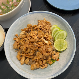 ข้าวสวยผัดปลาร้าหนังไก่