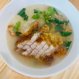 ข้าวต้มหมูกรอบ ร้อนๆ อร่อยๆ