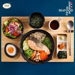 Set Healthy Pot Rice with Grilled Salmon Kirimi and Onsen Egg