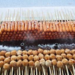 ลูกชิ้นเดือด ไม้ละ 5 บาท เกาะลอย ศรีราชา