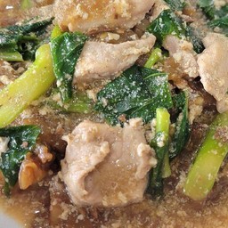 ราดหน้าหมูหมัก