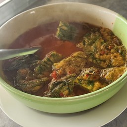 แกงส้มชะอมกุ้ง