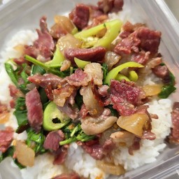 ข้าวผัดกะเพราเนื้อเค็ม