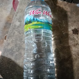 น้ำดื่มขวดกลาง