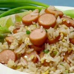 ข้าวผัดไส้กรอกใส่ไข่(ต้นหอม