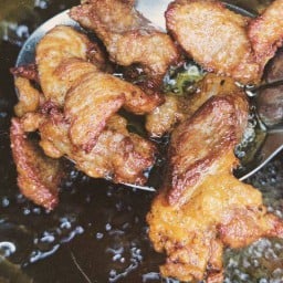 Aoh! ข้าวหมูทอด กะเพรา หม่าล่า ไส้กรอกแดง ไก่ทอด หมูทอด ⚡1