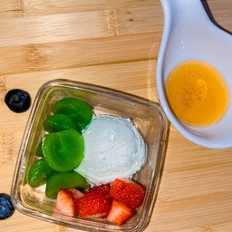 Size S (8 oz.) องุ่นไซมัสคัท+สตอเบอร์รี่