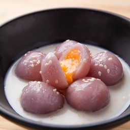 บัวลอยไส้ไข่เค็มลาวา