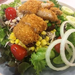 สลัดปลาทอด