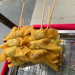 เกี๊ยวห่อไส้กรอกแดง