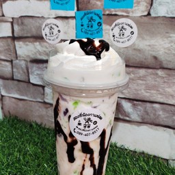 ปีโป้นมสดปั่นราดซอสช็อกโกแลตใส่วิปครีม