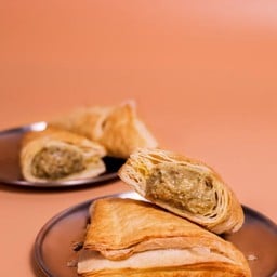 พายไส้กะหรี่ไก่ (ขนาด 60กรัม)