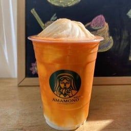 Coconut milk Thai tea frappe มะพร้าวนมสดชาไทยปั่น