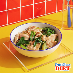 ข้าวอกไก่นุ่มผัดคะน้า