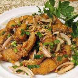 ลาบปลากระพงทอด 6-7ชิ้น