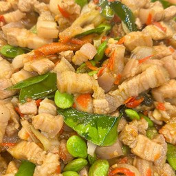 สามชั้นผัดกะปิสะตอ