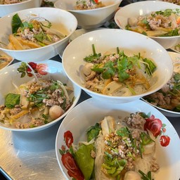 เกาเหลาต้มยำรวม(กับข้าว)