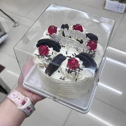 เค้กวนิลา ท้อปด้วยโอริโอ้ เค้กวันเกิด