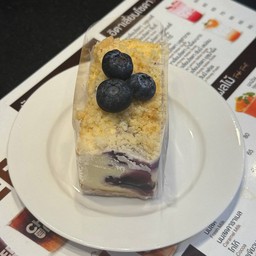 Blueberry Crumble Cheesecake
